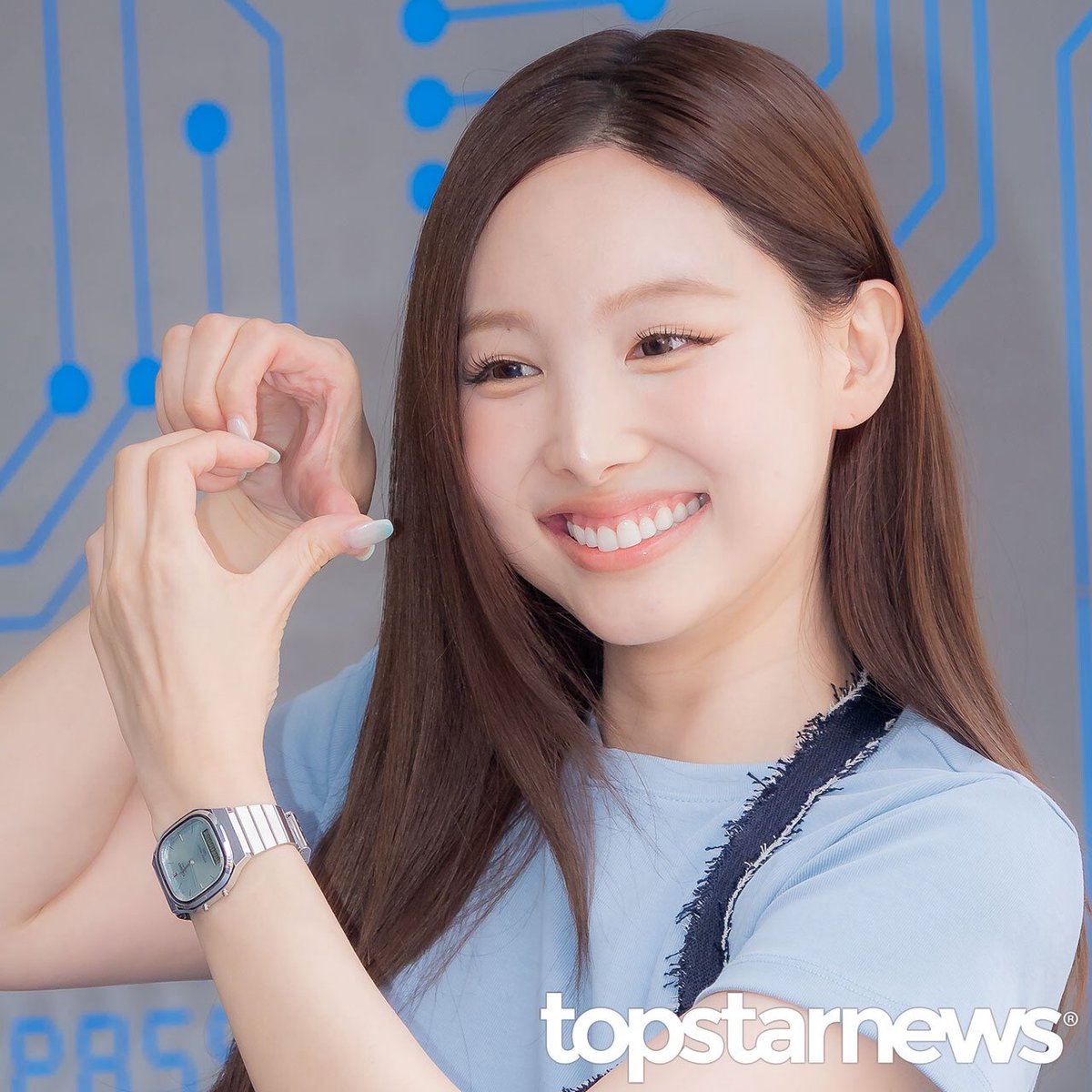 1stclassmisana's tweet photo. her smile is contagious https://t.co/bxAniSOtNd