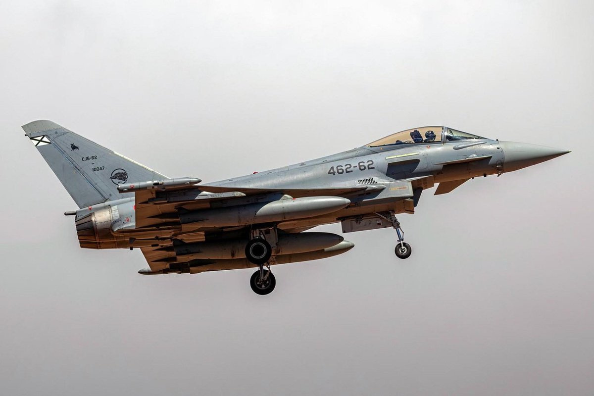 EjercitoAire's tweet photo. El Ejército del Aire y del Espacio moderniza la defensa aérea canaria con la llegada del Eurofighter a la Base Aérea de Gando.

Te lo contamos todo en nuestra web. 

Tenéis el enlace en la siguiente publicación 😉 https://t.co/jM7ZNtaTtM