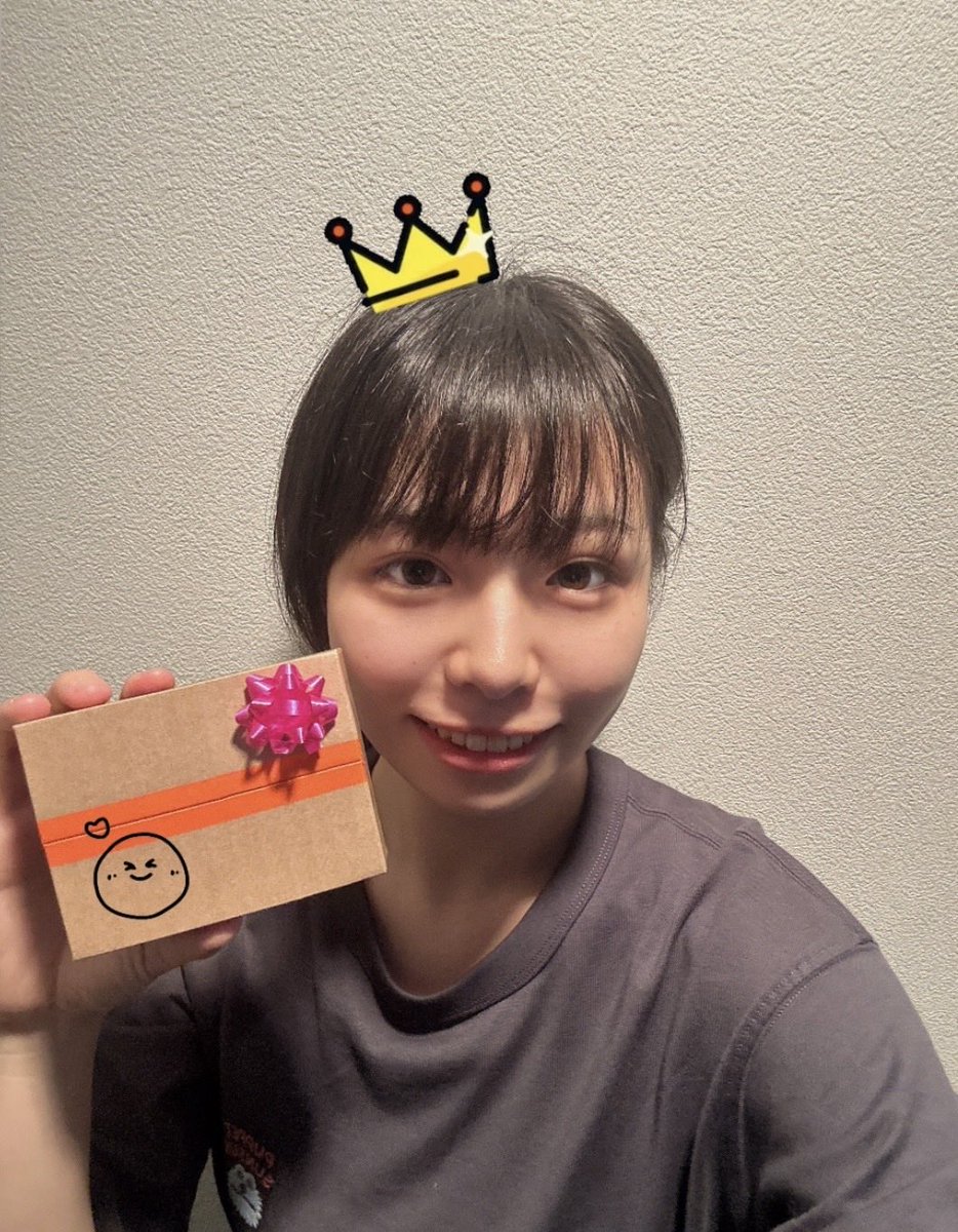 naonakahira's tweet photo. カイギャックに所属して1年が経ちました！🌙

色んな出会いがあり、役者をしていただけでは見えなかった景色を見ることができてると感じてます☺️

これからも沢山の作品を沢山の方にお届けできるように2年目がんばります！

一年記念プレゼントをいただきまし🎁た🎁
嬉しい！ありがとうございます！ https://t.co/rQDDfkpIKn