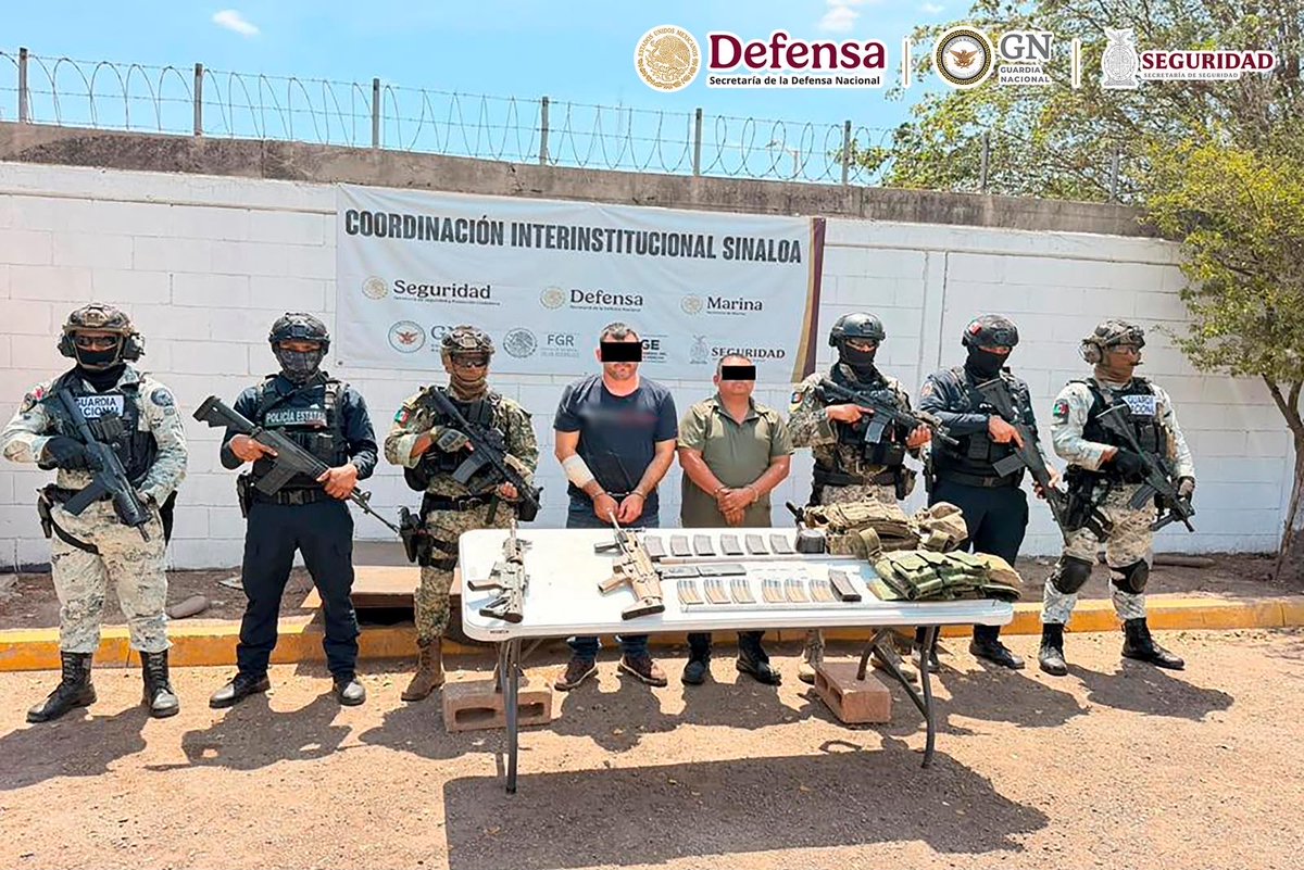 GabSeguridadMX's tweet photo. En Escuinapa, Sinaloa, elementos de @Defensamx1, @GN_MEXICO_ y @sspsinaloa1 detuvieron a Misael “N”, alias “Güero Pink”, identificado como jefe regional de una célula delictiva con presencia en el sur del estado y relacionado en investigaciones por secuestros y homicidios ocurridos en la entidad. 

También fue detenido Hilario “N”, exdirector de Seguridad Pública y Tránsito Municipal de Escuinapa. Se aseguraron armas largas, cargadores, cartuchos, equipo táctico y droga.

Con acciones coordinadas seguimos debilitando a los grupos generadores de violencia y avanzando en la construcción de la paz en Sinaloa.