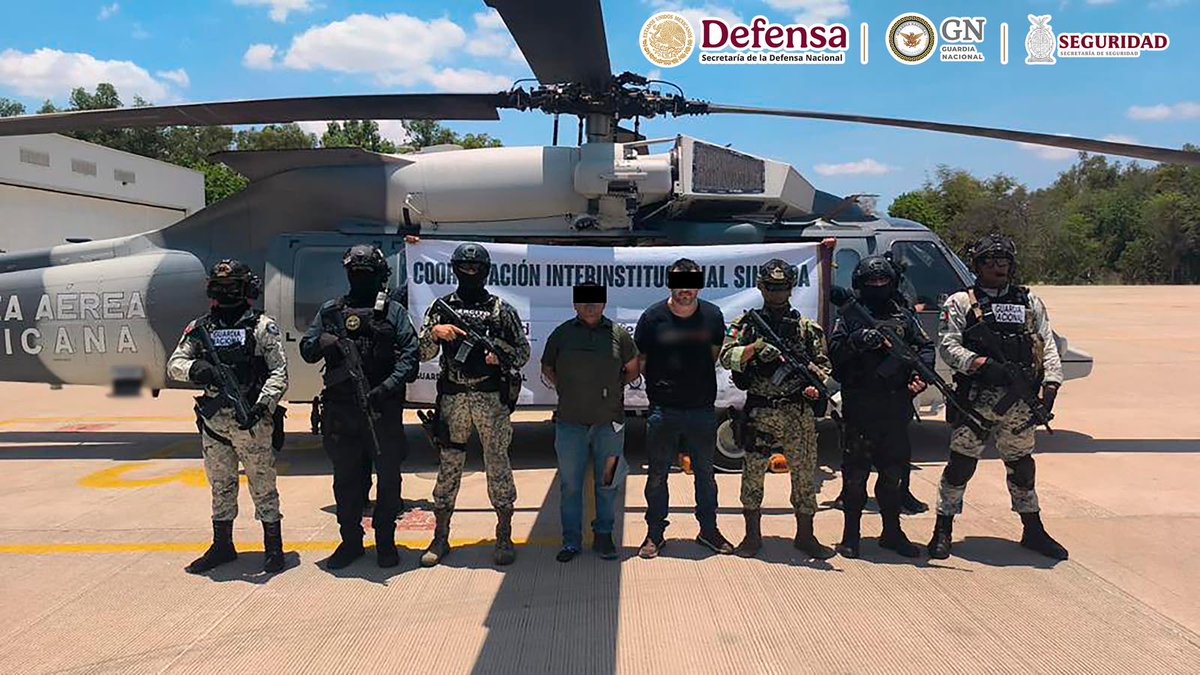 GabSeguridadMX's tweet photo. En Escuinapa, Sinaloa, elementos de @Defensamx1, @GN_MEXICO_ y @sspsinaloa1 detuvieron a Misael “N”, alias “Güero Pink”, identificado como jefe regional de una célula delictiva con presencia en el sur del estado y relacionado en investigaciones por secuestros y homicidios ocurridos en la entidad. 

También fue detenido Hilario “N”, exdirector de Seguridad Pública y Tránsito Municipal de Escuinapa. Se aseguraron armas largas, cargadores, cartuchos, equipo táctico y droga.

Con acciones coordinadas seguimos debilitando a los grupos generadores de violencia y avanzando en la construcción de la paz en Sinaloa.