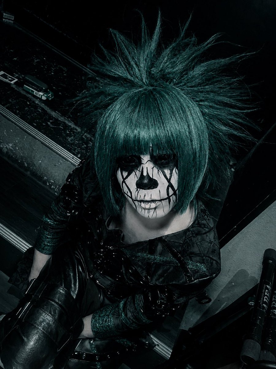 chaoss_g's tweet photo. EDGE、配信、Black Hole全部の箱庭で遊んでくれてありがとう。
みんなの言葉も拍手もぜんぶ継ぎ接ぎの
心臓にしまっておくね。 https://t.co/FQ94TOTKna