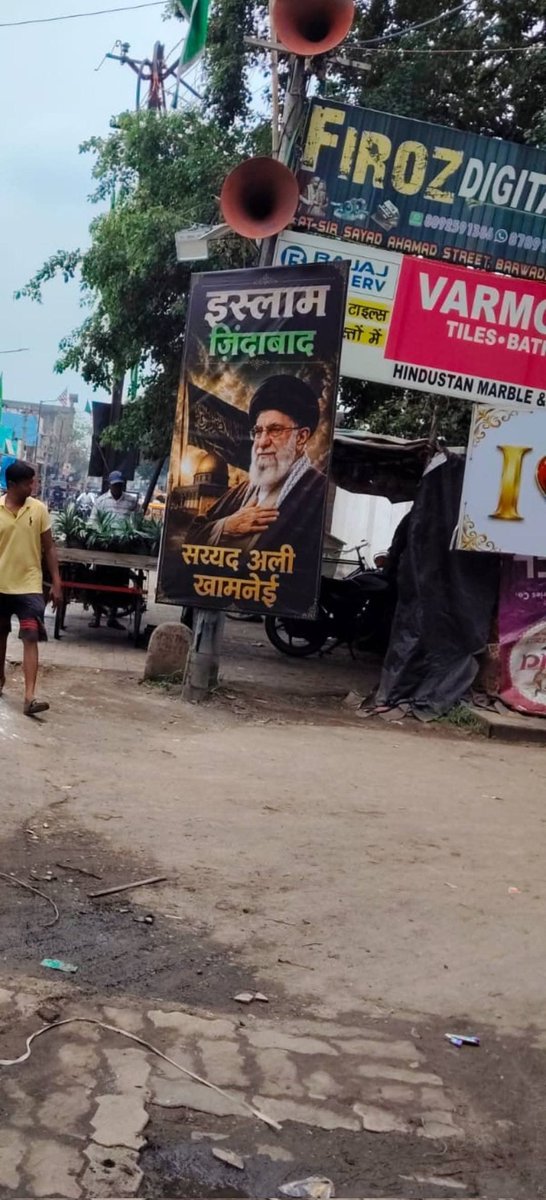 Rohit__Keshri's tweet photo. @GiridihDc मालिक क्या ये सही है, डरते डरते कमेंट कर रहा हूँ कहीं गलती करने वालों के जगह शिकायत करने वाले पर हि कार्यवाही ना हो जाये!😔🙏🏻

@GiridihDc @GIRIDIHPOLICE @JharkhandPolice https://t.co/TJbY8xqkAQ