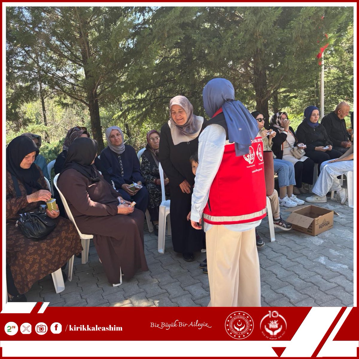 kirikkaleashm's tweet photo. Şehit Yakınları ve Gazi Hizmetleri birimimiz, kahraman Şehidimiz Şükrü CEYLAN’ın şehadetinin sene-i devriyesi için kabri başında düzenlenen anma programına katılarak kıymetli ailesiyle bir araya geldiler. https://t.co/hP5mh4bgrO