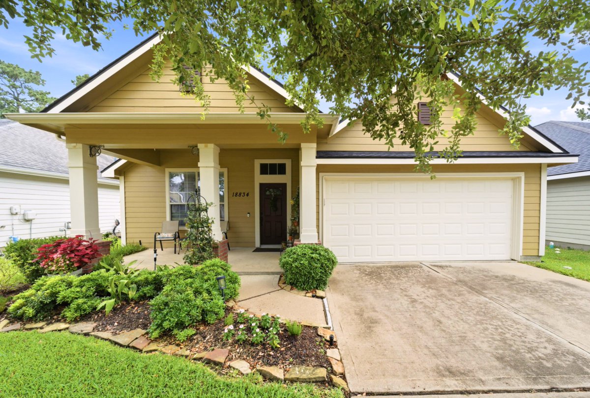 932_281's tweet photo. Act fast! This gorgeous listing in Listings just had a price reduction.
- Colleen Pye #529730 with REMAX Elite Properties
- Contact me at 281.932.2784 https://t.co/JyoI9yIloE