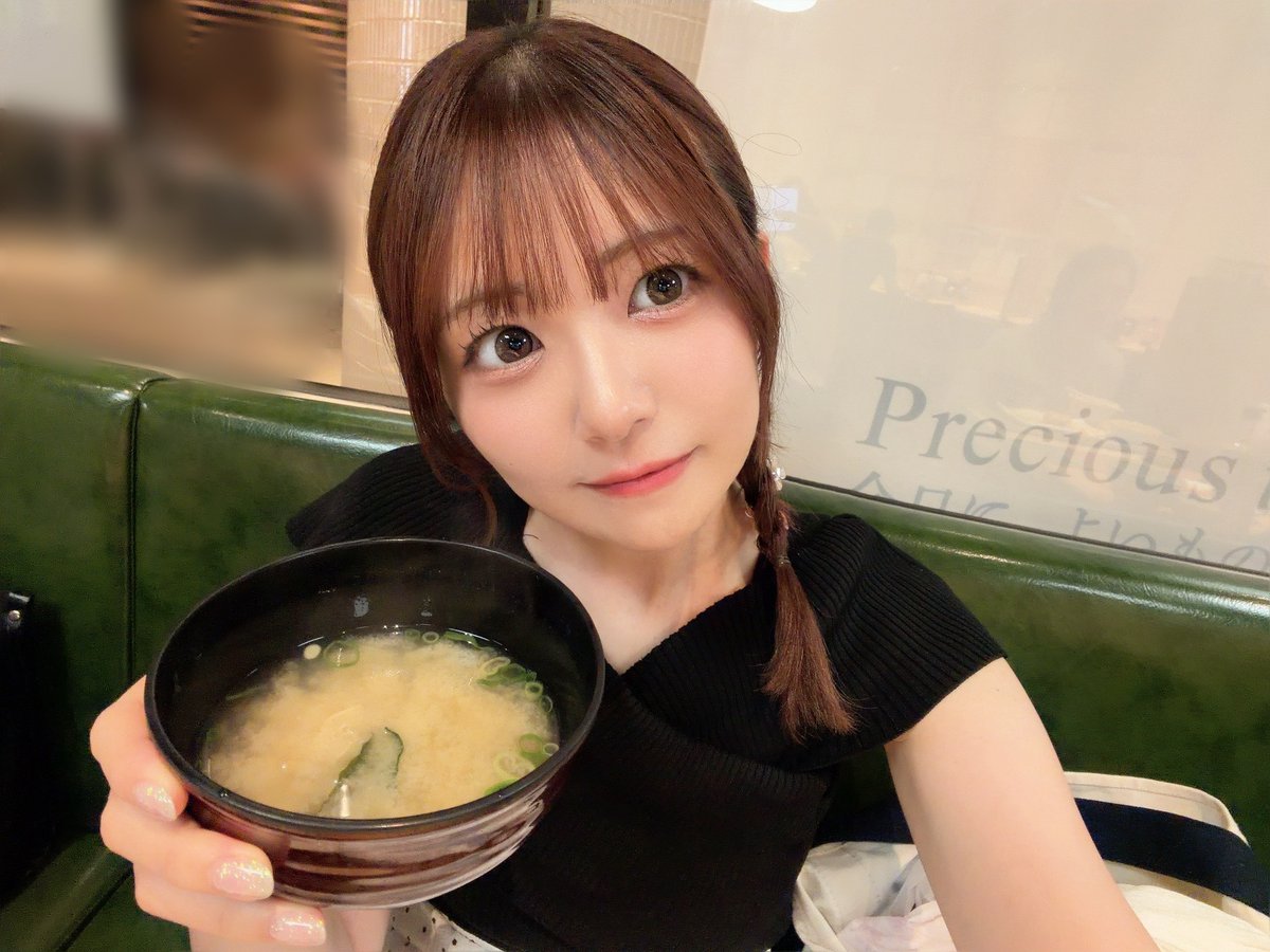hinaho_0303's tweet photo. おはよう！台風気をつけてね🌀
ほっと一息お味噌汁(っˆヮˆ)っ🍲
今日もファイト！ https://t.co/hCMMQjkySH