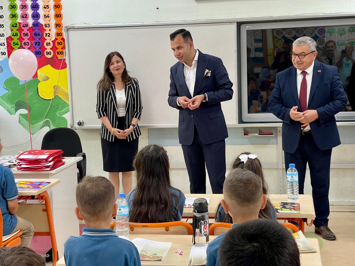 Sinanpasakyl's tweet photo. 📍 Kılıçarslan İlkokulu

🎓 Kaymakamımız Emrah ASLAN, Kılıçarslan Belediye Başkanımız Zülkarni DAVAS ve İlçe Milli Eğitim Müdürümüz Yasin DURU ile birlikte öğrencilerimizin karne heyecanına ve mutluluğuna ortak oldu.

📚 Bir yıl boyunca emek veren tüm öğrencilerimizi, öğretmenlerimizi ve velilerimizi tebrik ediyor; 2025-2026 eğitim öğretim yılının tamamlanmasıyla yaz tatiline giren sevgili öğrencilerimize sağlıklı, mutlu, huzurlu ve verimli bir tatil diliyoruz.
