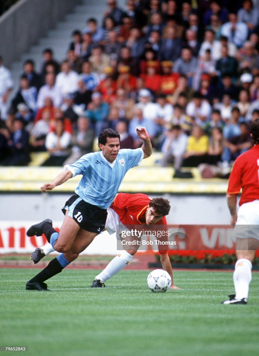 rpazmar10's tweet photo. Hace algunos años jugando un mundial contra España. 🇺🇾 https://t.co/l2zl0CVZe0