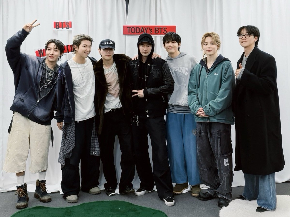 btschartsxdaily's tweet photo. New Photo of #V, #Jimin, #RM and #Jhope! 
https://t.co/2tOjxb8OMm https://t.co/tlp8Mag5YJ