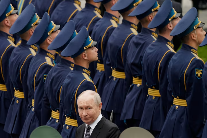 IuliiaMendel's tweet photo. Seething over Ukrainian drone strikes and angered by what they see as a failed U.S. promise to broker an end to the war on favourable terms, Russian hardliners ​are urging President Vladimir Putin to abandon diplomacy and escalate - @Reuters.
Calls for tougher measures are not new. Nationalist voices have long pressed for full mobilisation, ‌the destruction of Kyiv's government quarter, and strikes on European drone factories. Some hawks have even called on the Kremlin chief to consider using tactical nuclear weapons.