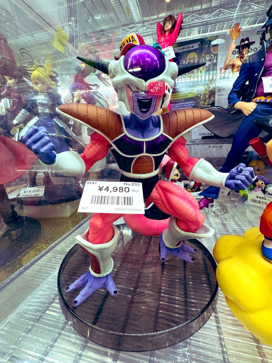 lavender_SHDB's tweet photo. 秋葉原のASTOP行ってきた‼️秋葉原には個人でケースをレンタルして展示、販売できるお店が存在するんですね！コレクション主によって個性がはっきり現れてきて見ていてとても楽しかった💓 宣伝も兼ねて微力ながら拡散します。店内は撮影＆SNS投稿可能でした📷 #Astop #Akihabara https://t.co/M1JwoClE7H
