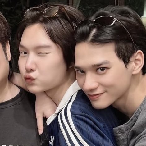 igarineko's tweet photo. มือแป๋วตรงคอเสื้อปุ๋ง กิ๊งต๊อกรู้ตัวยัง ദ°､｡ ა ? https://t.co/Ue7VVACS02