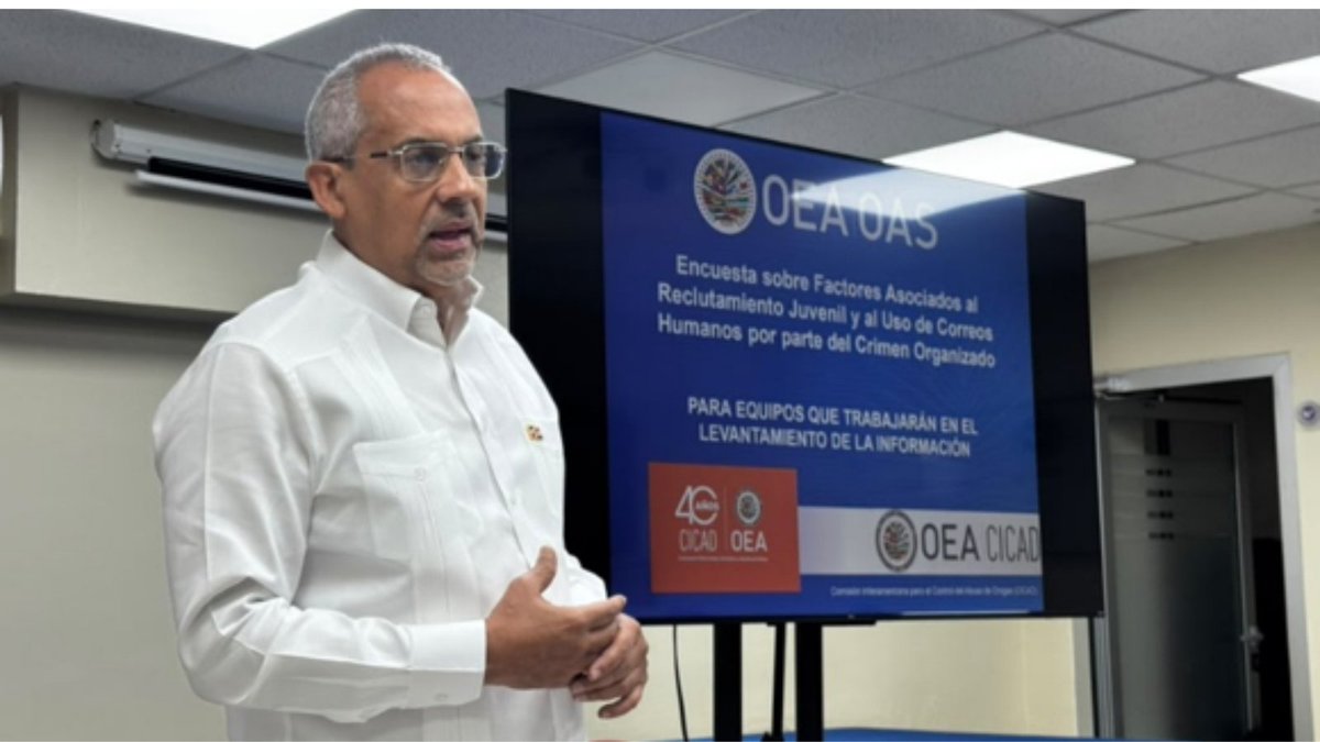CICAD_OEA's tweet photo. 🚨 What leads a young person to be recruited by   organized crime? @CICAD_OAS and @ConsejoDrogasRD, sought answers in 🇩🇴.

#CICAD, @OEA_DDOT, the General   Directorate of Penitentiary Services, the Prosecutor’s Office, and community   leaders, under the framework of the project “Supporting Criminal Justice and   Community Capacities to Counter Youth Recruitment and Exploitation in the   Context of Drug Markets,” funded by @StateINL, are working to identify   recruitment patterns and guide more effective  public policies and interventions.

🎯 Objectives:
✅Generate   strategic information to support targeted early prevention interventions   against youth recruitment by organizations linked to drug trafficking.
✅Strengthen   interinstitutional coordination and joint work teams.
✅Reduce   the vulnerability of youth to criminal structures.

📌 Key activities conducted:
🔹Training interviewers for the diagnostic study on   youth recruitment patterns.
🔹Over 200 surveys in correctional facilities and   interviews with prosecutors.
🔹Focus groups with community leaders.
🔹Technical support to strengthen information   networks, interventions, and responses to drug-related offenses.

@OEA_Seguridad   #CICAD continues to build strategic partnerships across the region to advance   transformative models that prevent the recruitment of young people by drug   trafficking networks.