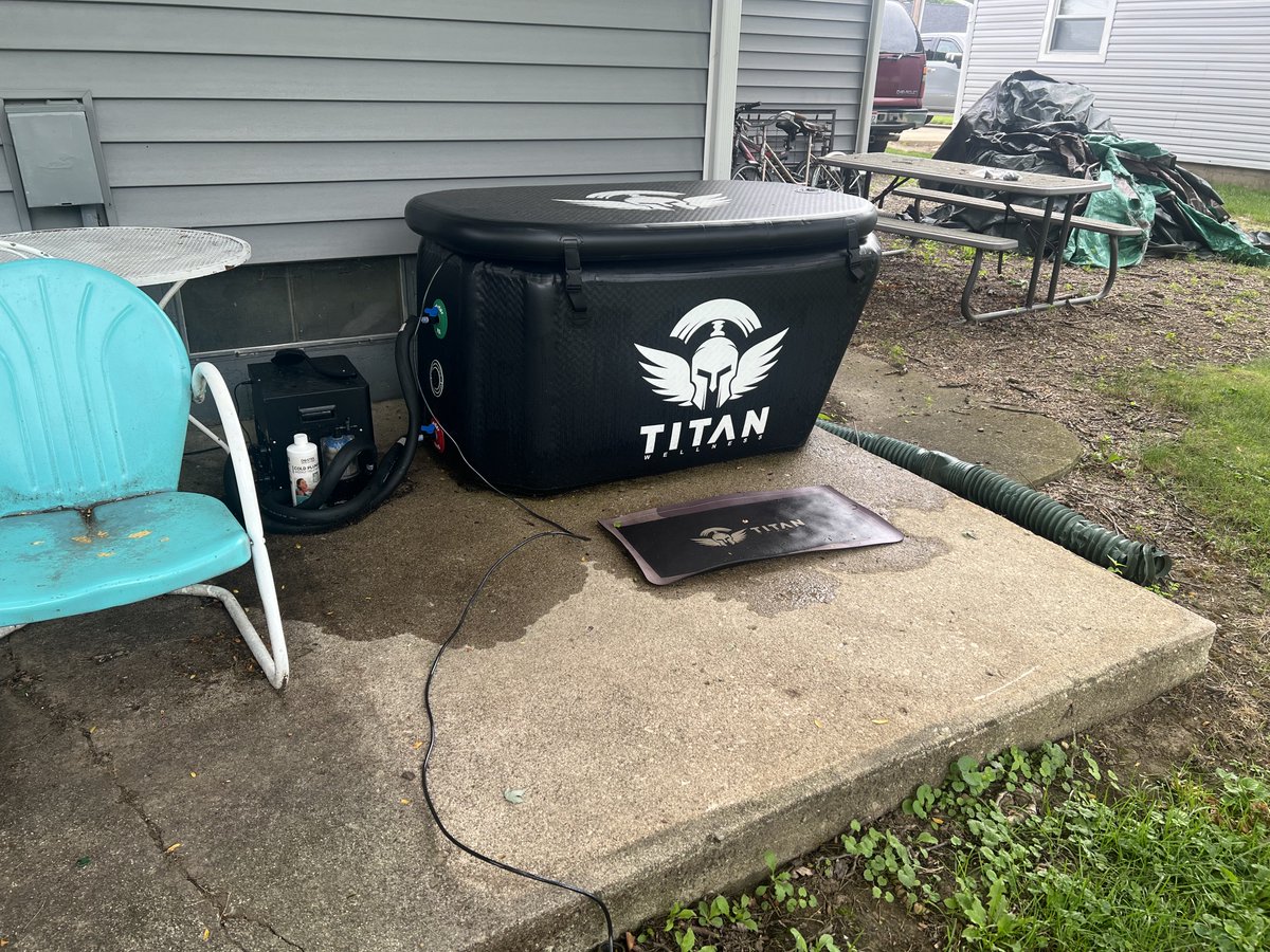 MajesticEagle36's tweet photo. @the_no_mind Learned recently.. If you place a copper grounding wire into your cold plunge tub, load it up with Epsom salt and minerals the grounding effect goes through the roof. 

Grok estimates 2-5 minutes in the grounded plunge equals 60 minutes of bare foot grounding on grass. https://t.co/zI6OA2diO3