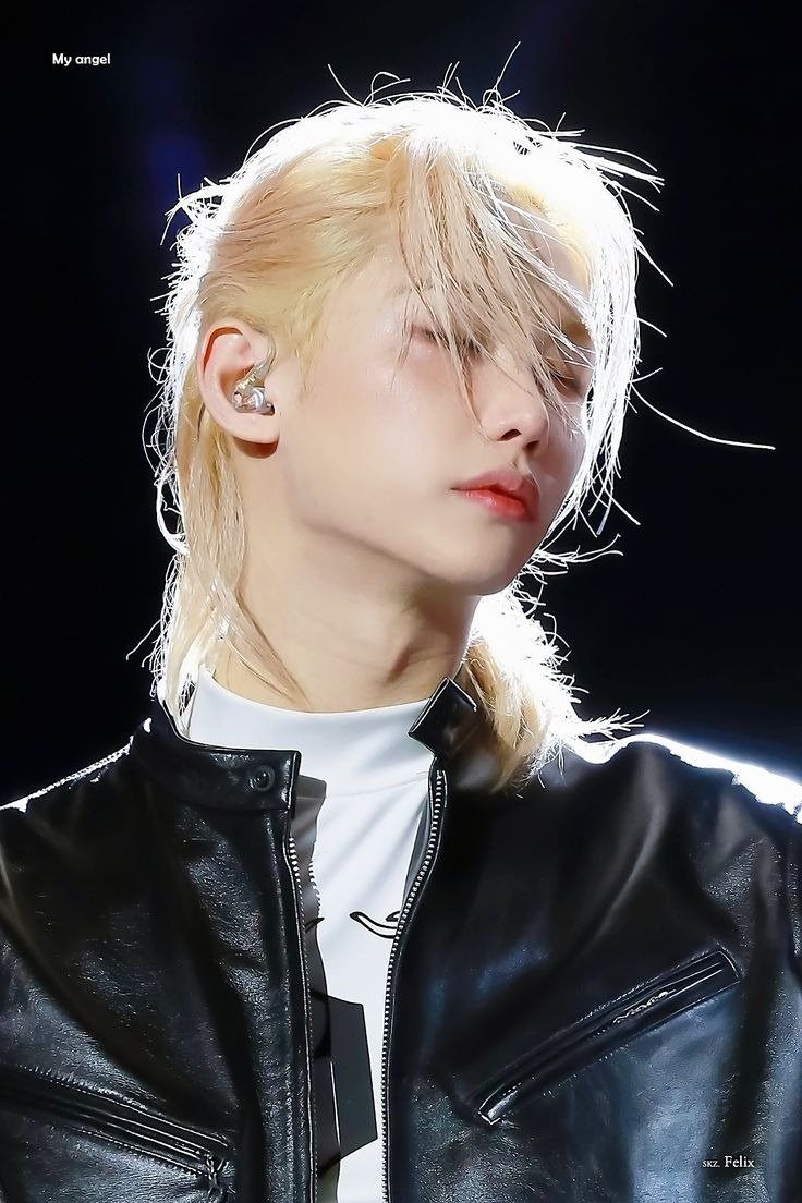 lioloveslillies's tweet photo. Felix in full ethereal glow mode ✨ https://t.co/zlTraSggBM