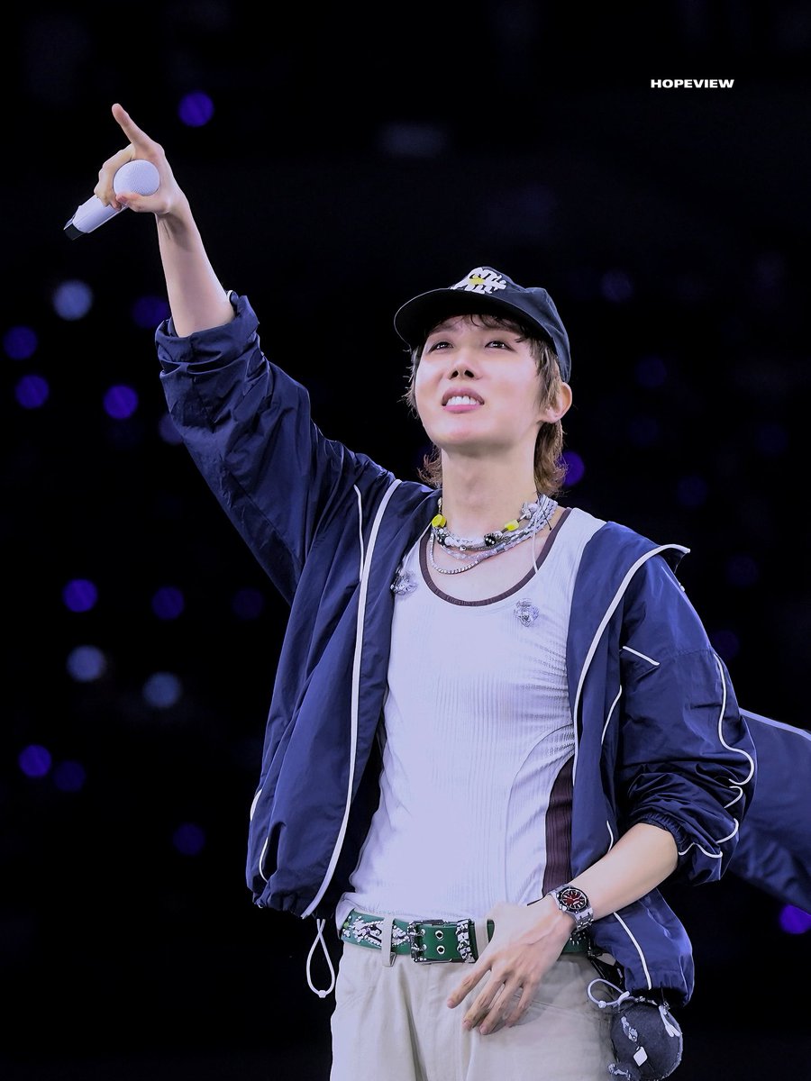 Neuronthestreet's tweet photo. 260613 BUSAN
His eyes sparkled like sunlight dancing on gentle waves.

#정호석 #jhope  #hobi #제이홉 #鄭號錫 #ジェイホープ #BTS_ARİRANG @BTS_twt https://t.co/T59uo2l8OG