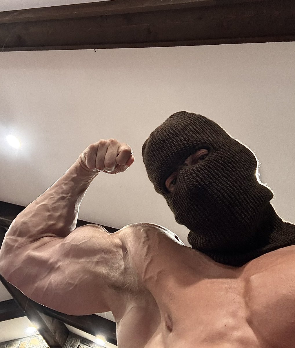 thelordbeefcake's tweet photo. Rock hard muscle on Flex Friday 😈💪 https://t.co/15sGAc4y32