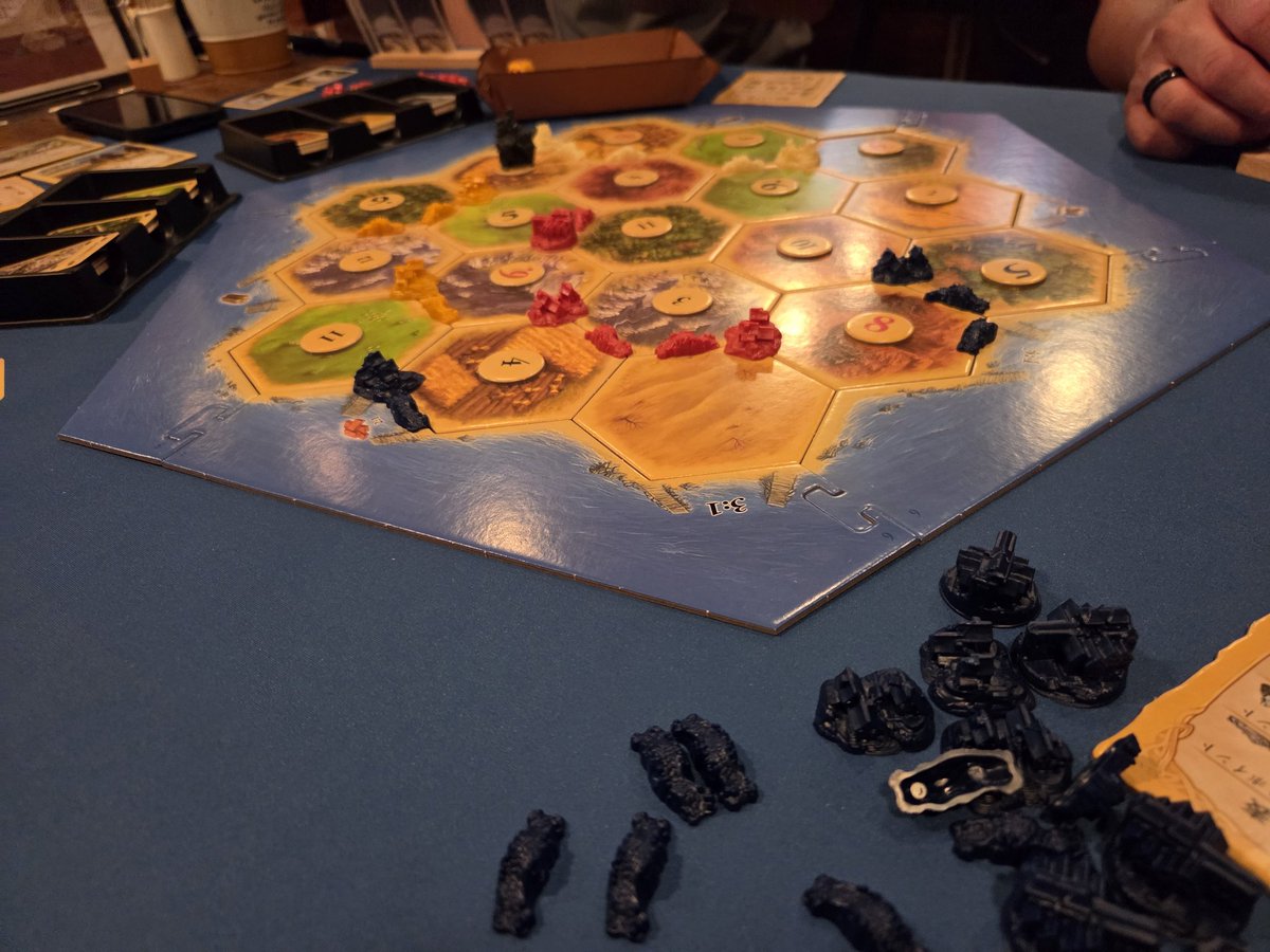game_stry's tweet photo. 本日は天候が悪い中
【夜ノカタン会】にご参加頂きありがとうございました！

大会ルールも交えながら美味しいご飯を食べつつ白熱したゲームが出来た会でした

また次回もゲーム会を開催した際は
ぜひ当会に遊びに来てみて下さい

改めまして、会場として使わせて頂いた無添加たいやき屋きいち様 @mutenkataiyaki 並びにご参加頂いた皆様方、本日はありがとうございました