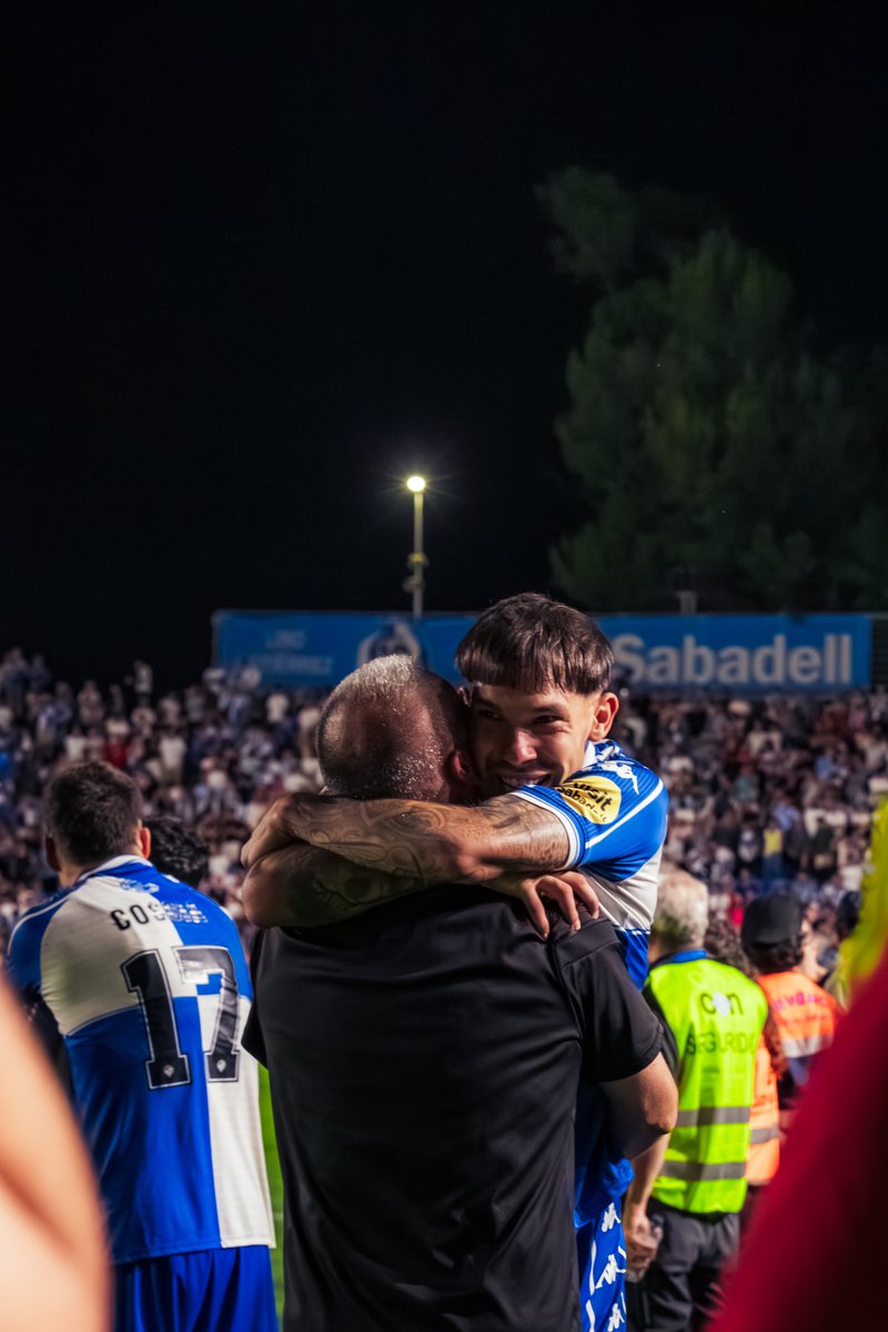 CESabadell's tweet photo. 🎬 Hi ha qui diu que les segones parts mai són bones, però vas decidir canviar la història

💚💛 Ningú representa millor sobre un terreny de joc la ciutat de Sabadell 💙🤍

🏠 Gràcies, David, per tot el que has fet pel Centre d’Esports Sabadell! https://t.co/Pde15nCipr