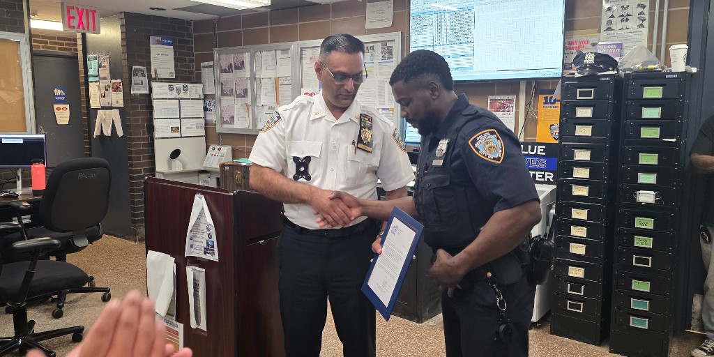 NYPD47Pct's tweet photo. Congratulations to Police Officer Olatunji on receiving a Commander's Day Award. His quick response during a violent incident helped prevent further harm and safely bring a suspect into custody. A well-deserved recognition for outstanding courage, professionalism, and service. https://t.co/jWA6fUaLpt