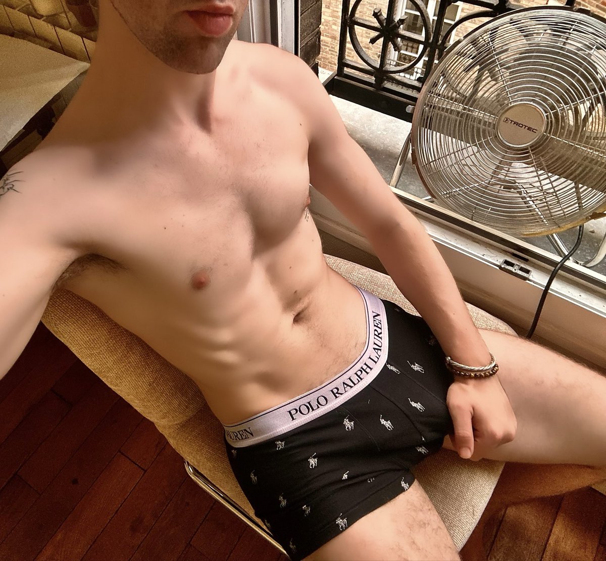 iceicethib tweet picture