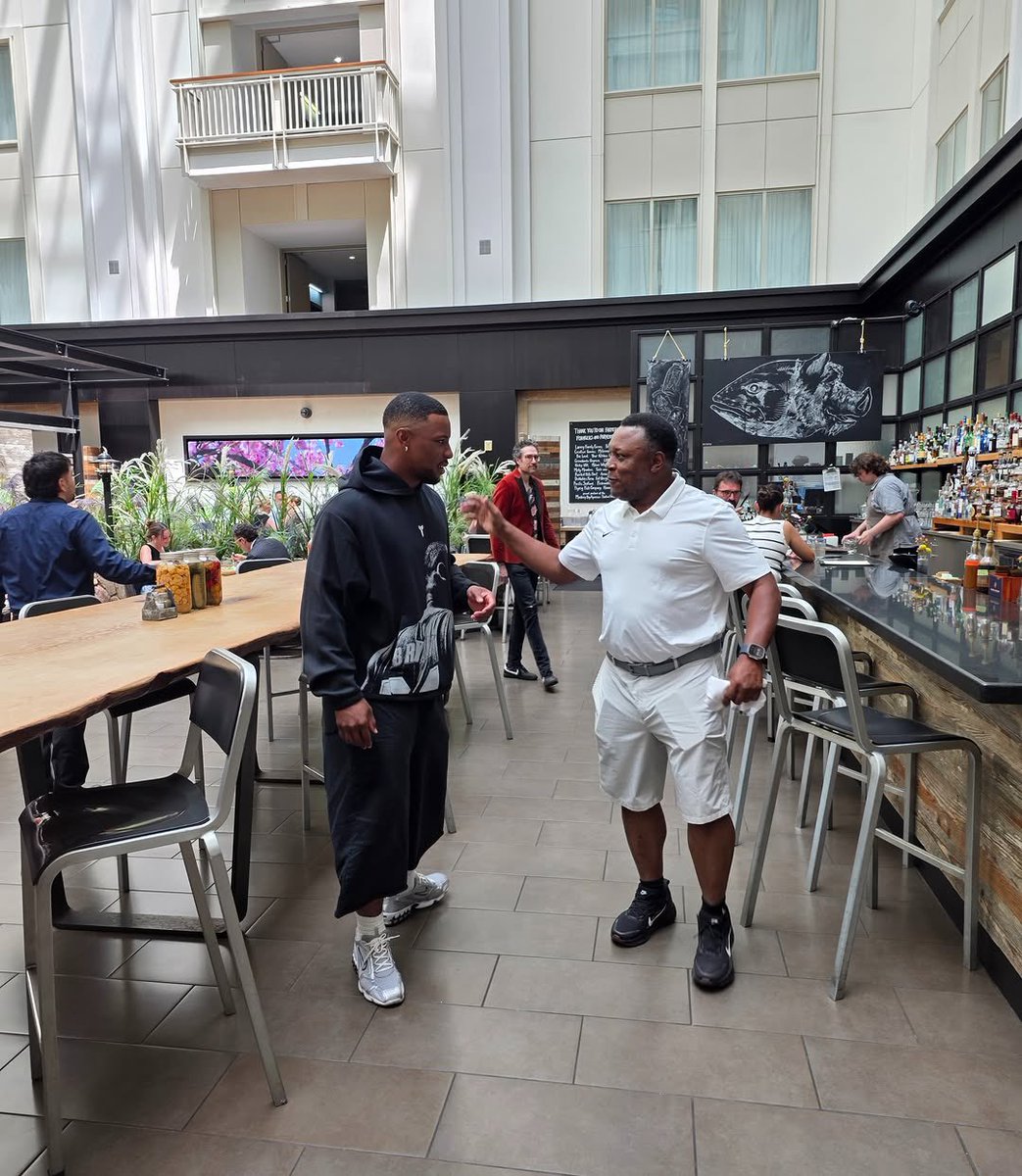 wavecheckers's tweet photo. Barry Sanders with Jerry Rice, Saquon Barkley, Derrick Henry, Jayden Daniels & Ryan Clark at the @nikefootball #TheOpening π https://t.co/MNUuqzgQuL