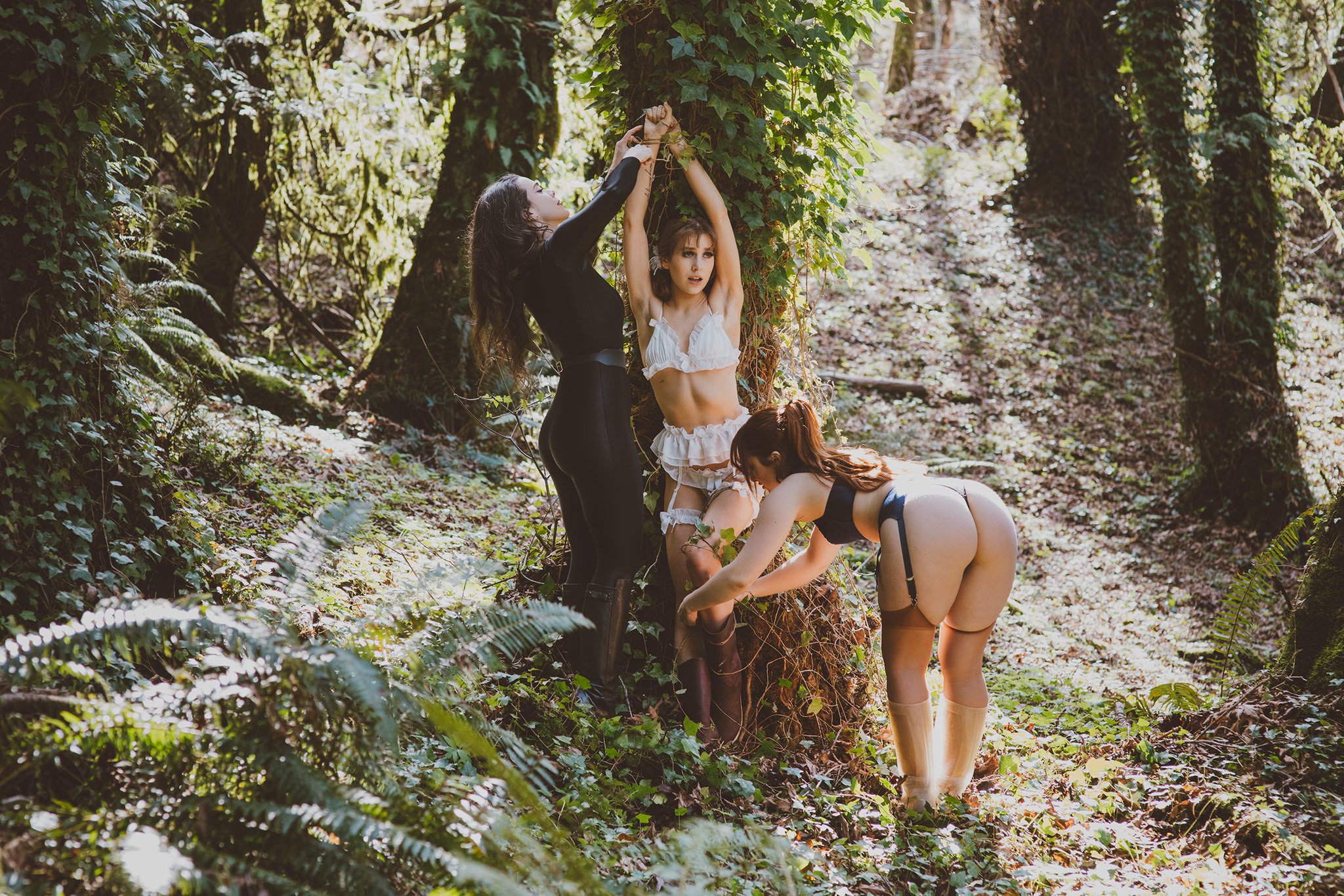1 pic. I feel so lucky every day to be part of a world where joy, nature, sexuality, laughter, and humanity can come together @fairyberriez @vauntastic and @marsnoire https://t.co/zFcIS65Brt