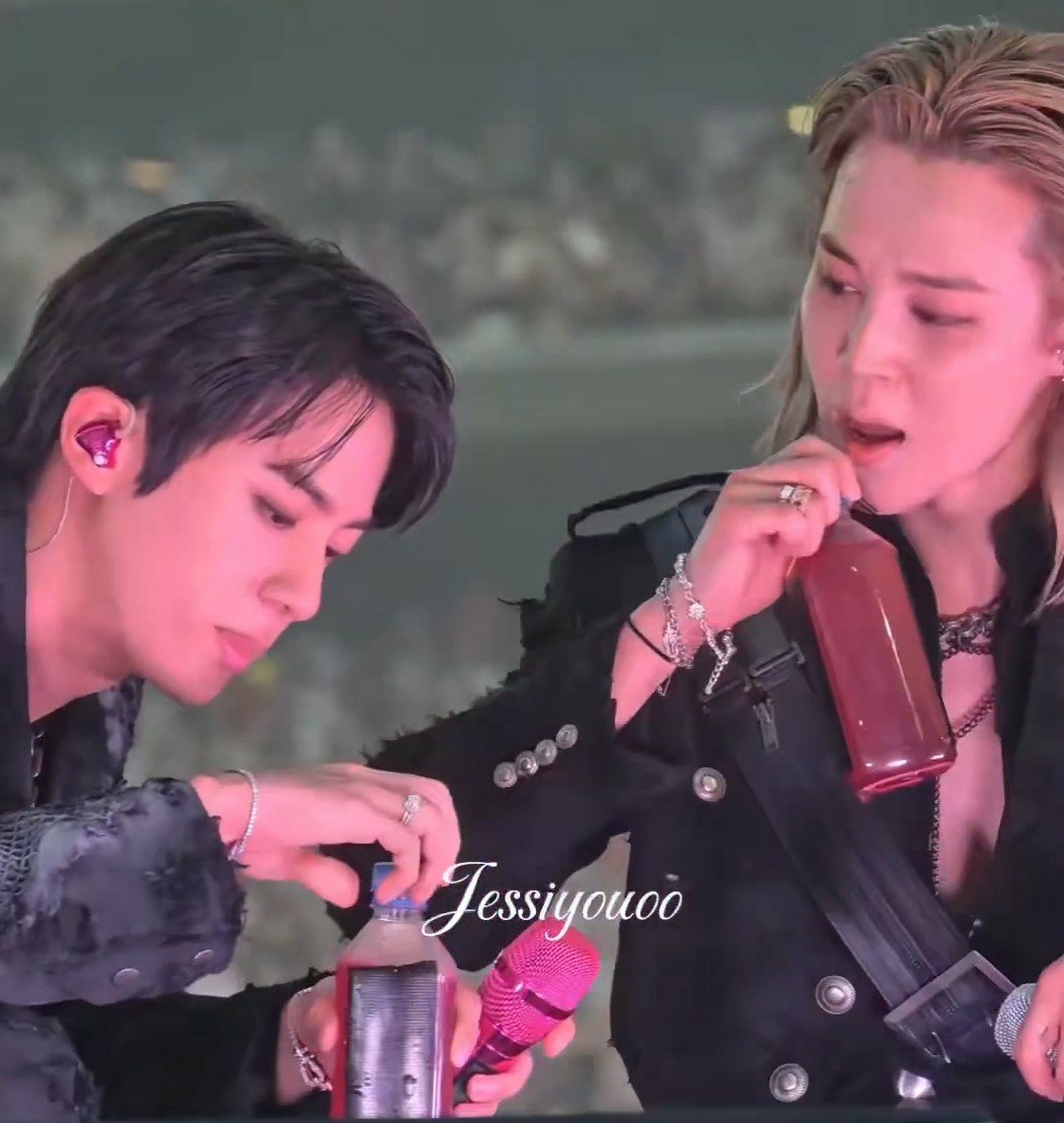 jnbreastfeedme's tweet photo. Jimin tits out while he's eyeing Jin as if he's the only one who can quench his dying thirst maybe I should dye after all https://t.co/fHvSXhgXNs