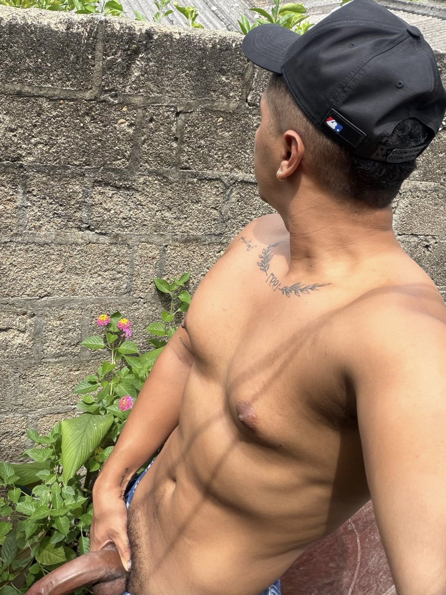 AngelRafae97's tweet photo. Amanecí con ganas de una
Mamada en el patio de mi casa 🥵
Retwitt regalito al interno. https://t.co/atUwmVvdvq