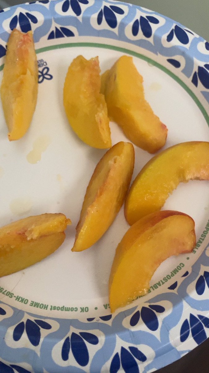 randommexican's tweet photo. @NotFronchie  I’ve eaten a lot of fresh peaches 🍑😁😁 https://t.co/WMdQyEYbbG