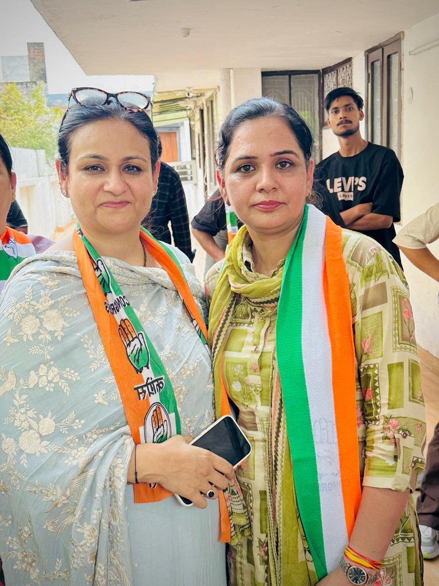 NainRisha's tweet photo. आज @pearlpataudi हरियाण महिला कांग्रेस प्रदेशाध्यक्ष जी के नेतृत्व में मेरी पूरी टीम ने  #Congress पार्टी को ज्वाइन किया 

नए मंच और नए संगठन के साथ 
आम जनता की आवाज उठाएंगे 
मुद्दे वही रहेगे 👉(शिक्षा ,स्वास्थ्य , रोजगार,
मजदूर और किसान हित 
 #congressnews 
#HaryanaPolitics https://t.co/EeF2JzMaHk