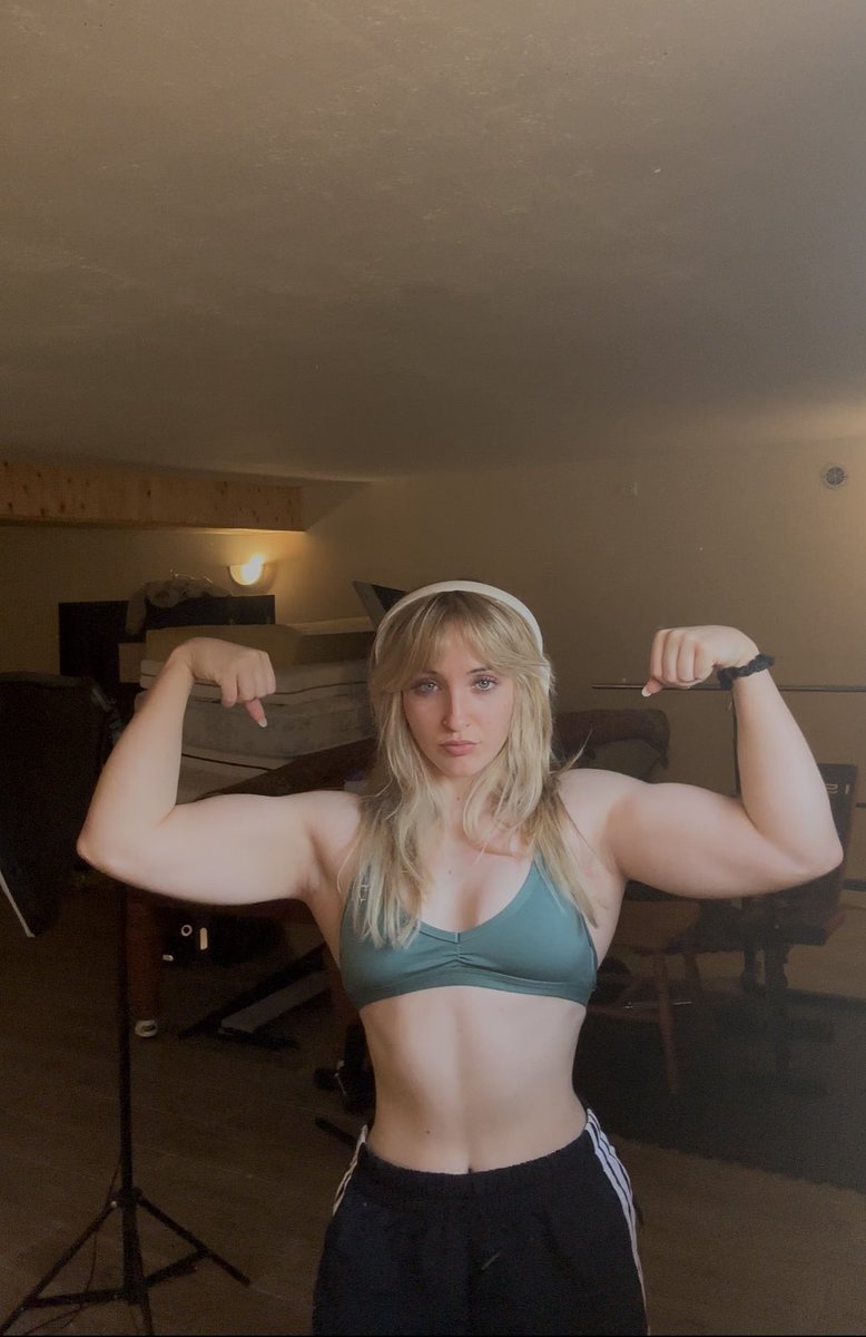 lameutedelou's tweet photo. Arm dayyy meme quand j’ai pas accès à la salle https://t.co/Wx7VKq0Apz