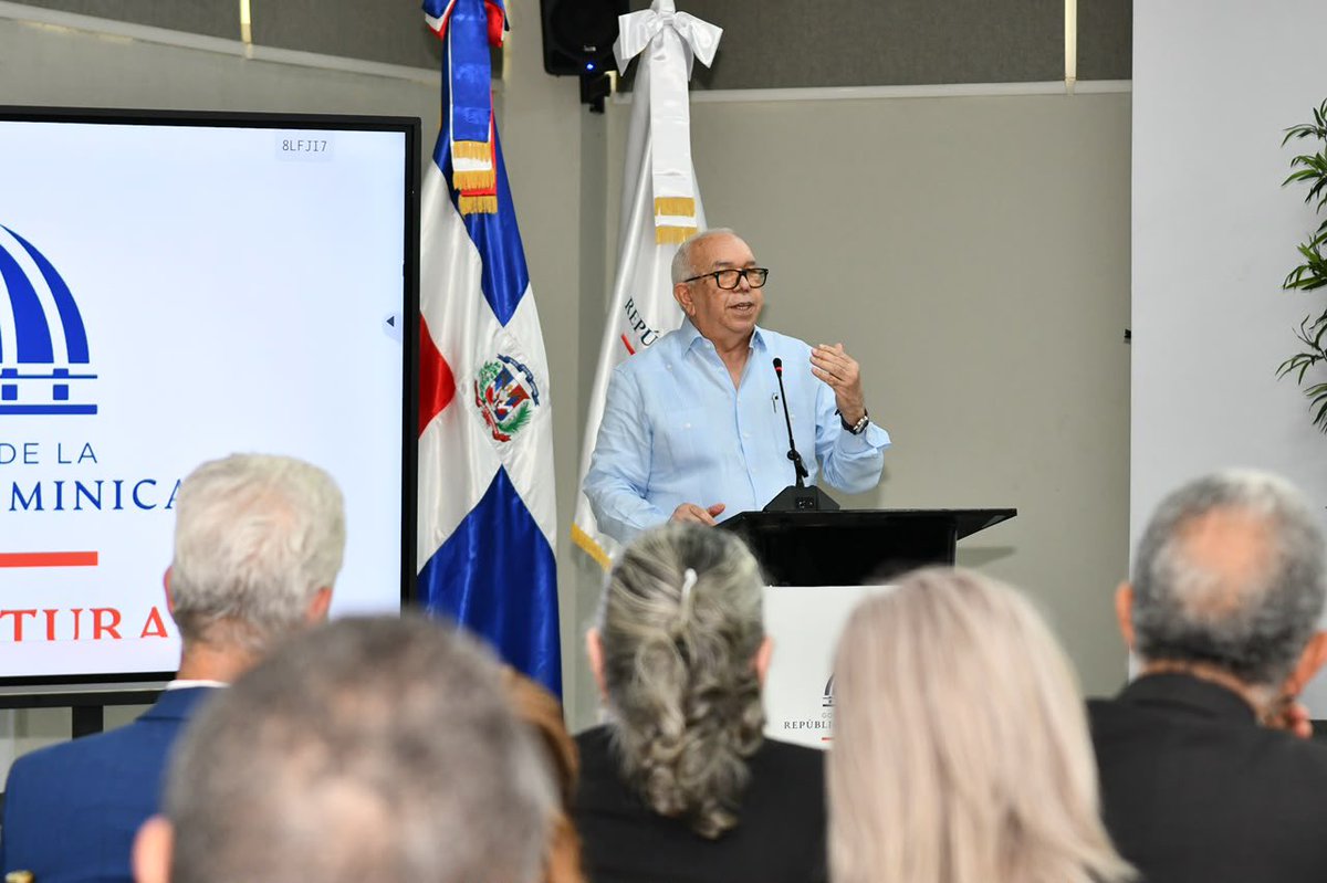 bagricolaRD's tweet photo. Este aporte beneficiará a 100 productores de cacao, fortaleciendo sus capacidades para implementar el Protocolo País EUDR-1115 y acceder a mercados internacionales.

#BancoAgrícola
#CosechandoEsperanza https://t.co/bH319DSVcN