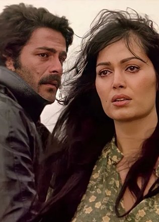 MenekseToprak's tweet photo. Çocukken sevdiğim en güzel yüzü "Kara Gözlüm"deki melankolik hali. "Al Yazmalım" ise hâlâ en sevdigim filmi. #kadirinanır https://t.co/zQgnStcpeV