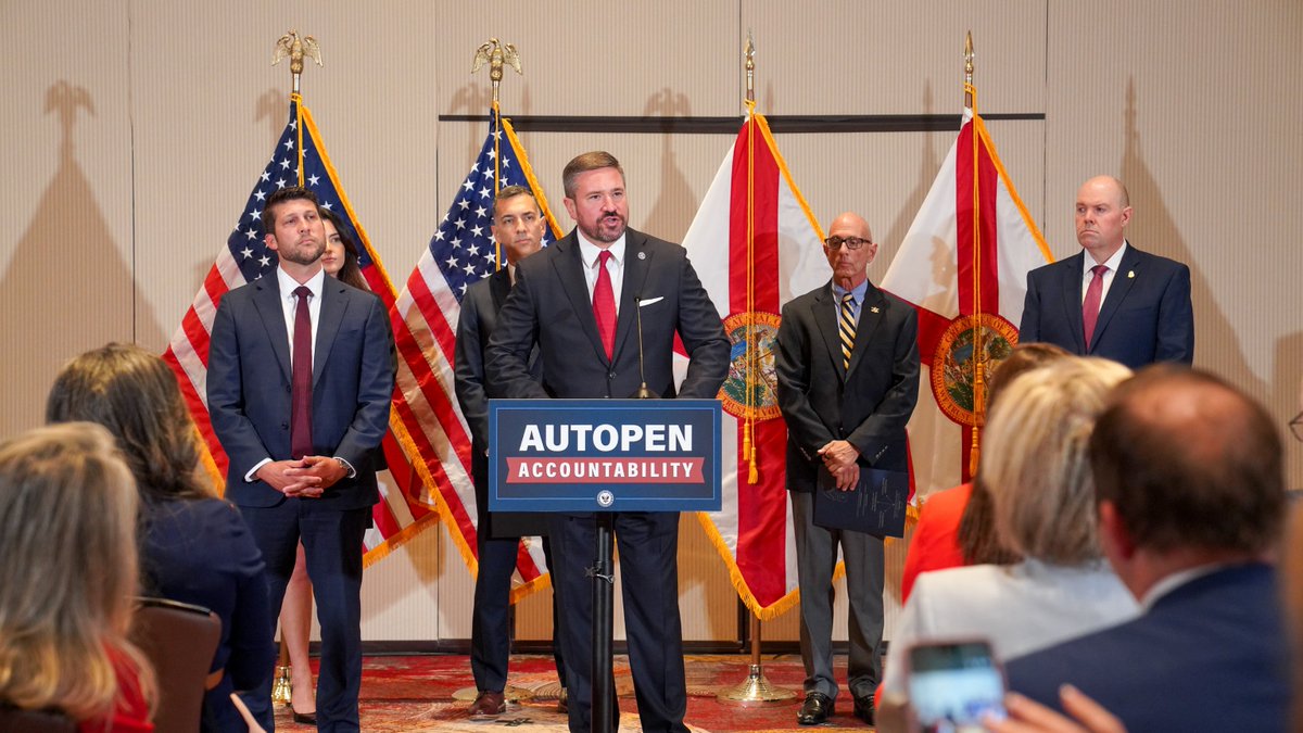 FBI's tweet photo. An autopen should never have more power than justice. When violent offenders are unlawfully released, victims and communities pay the price. 

Today, #FBI Co-Deputy Director Andrew Bailey stood with the State of Florida and AG James Uthmeier to ensure a repeat violent offender is held accountable.

This is bigger than one case. It's about restoring faith that the justice system stands with victims - not criminals.