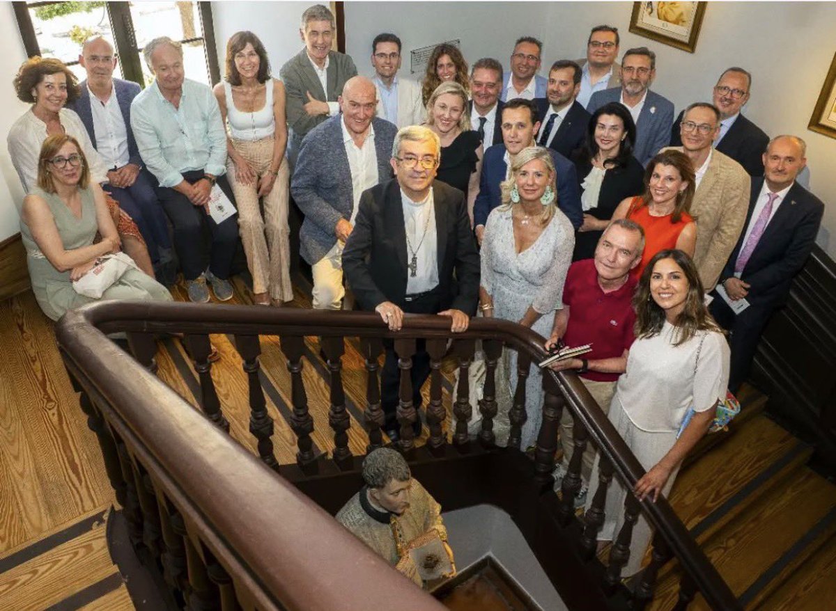 Vox_Dip_Vall's tweet photo. Agradecemos a @MonsArguello su hospitalidad para celebrar juntos la festividad de Sto. Tomás Moro. 
🇪🇸 debe de mirar a sus orígenes ✝️ https://t.co/xx40kN2ksA