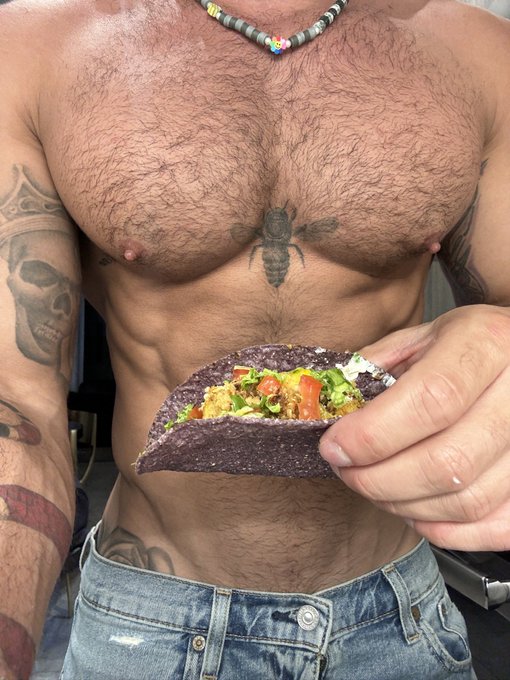 Abel Pirela - Tacos ? https://t.co/7tIlD8rWst