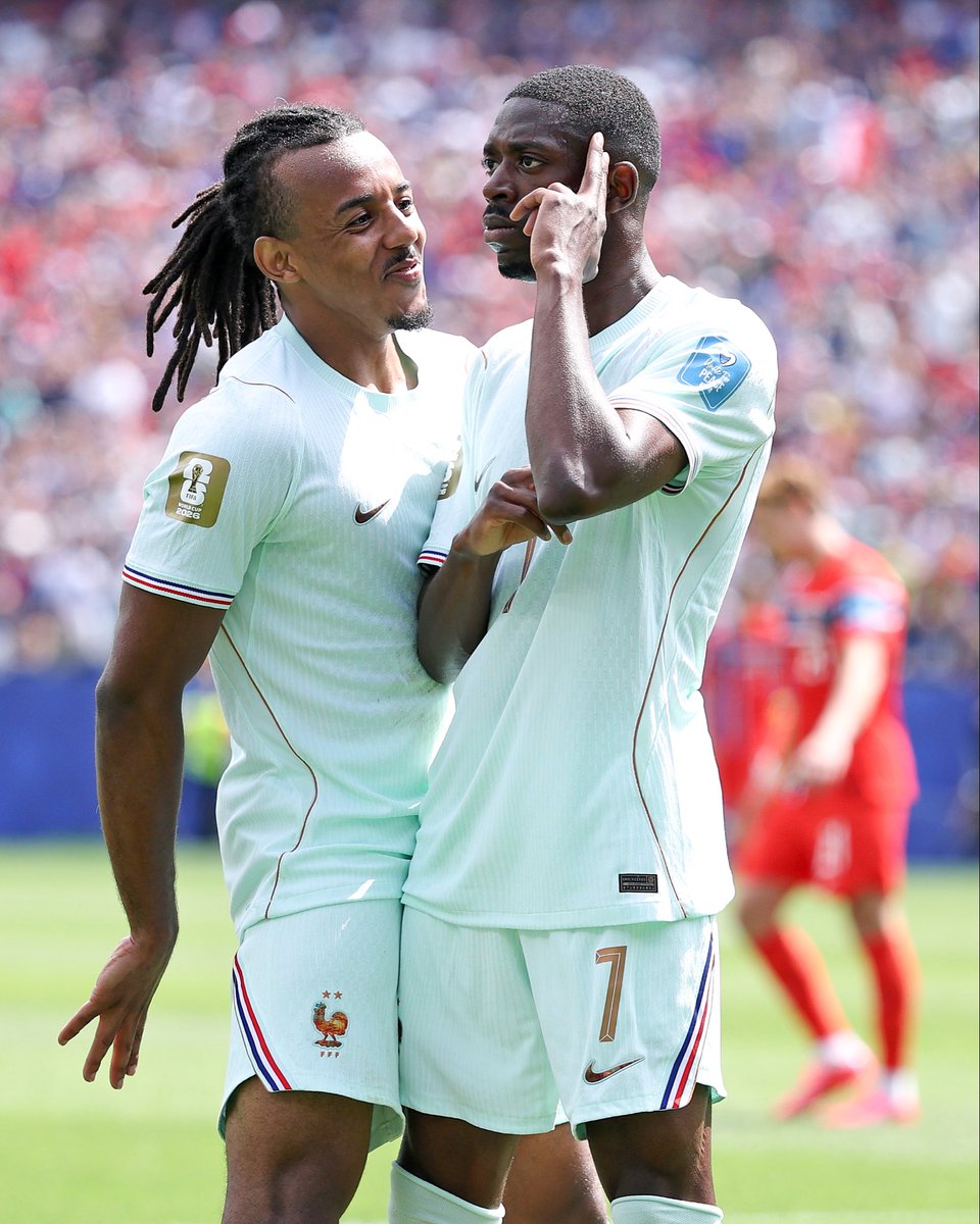 ActuFoot_'s tweet photo. LE TRIPLÉ LE PLUS RAPIDE DE L’HISTOIRE DES BLEUS EN COUPE DU MONDE ⚽️⚽️

SON PREMIER EN SÉLECTION !

BIP-BIP 🇫🇷🌕 https://t.co/1kLP4Aio3z