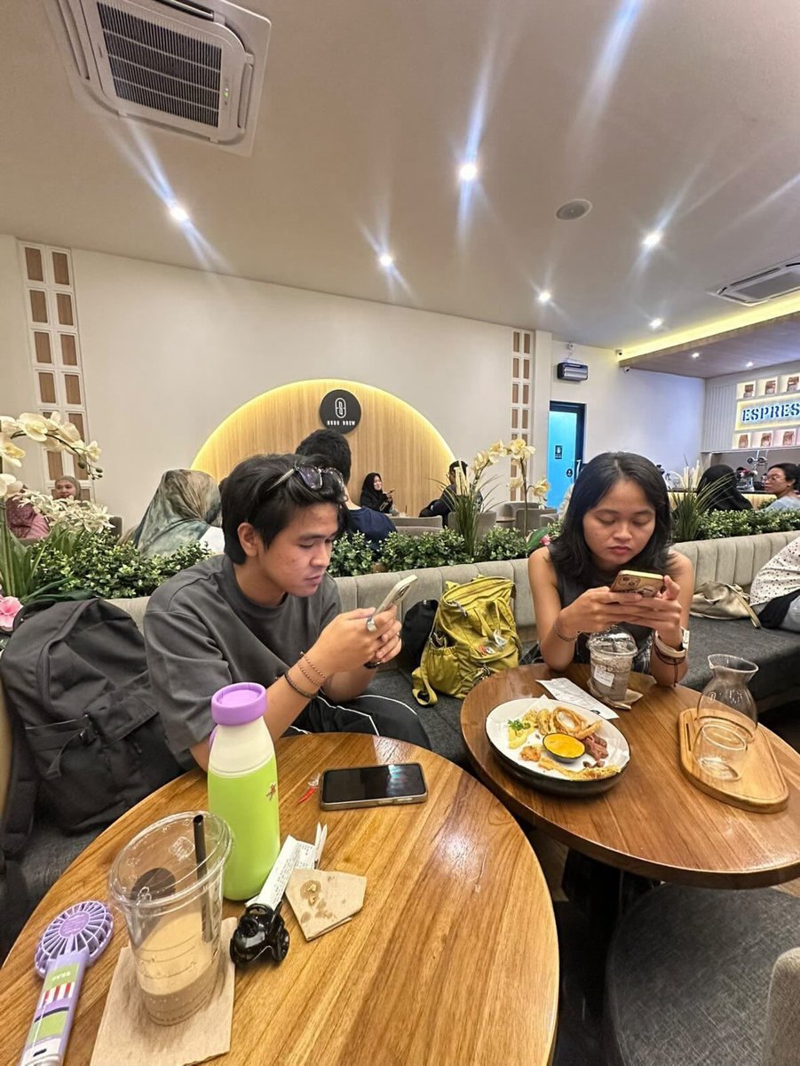 peiperow's tweet photo. lilipad menyerang https://t.co/y3Q9Ef132M