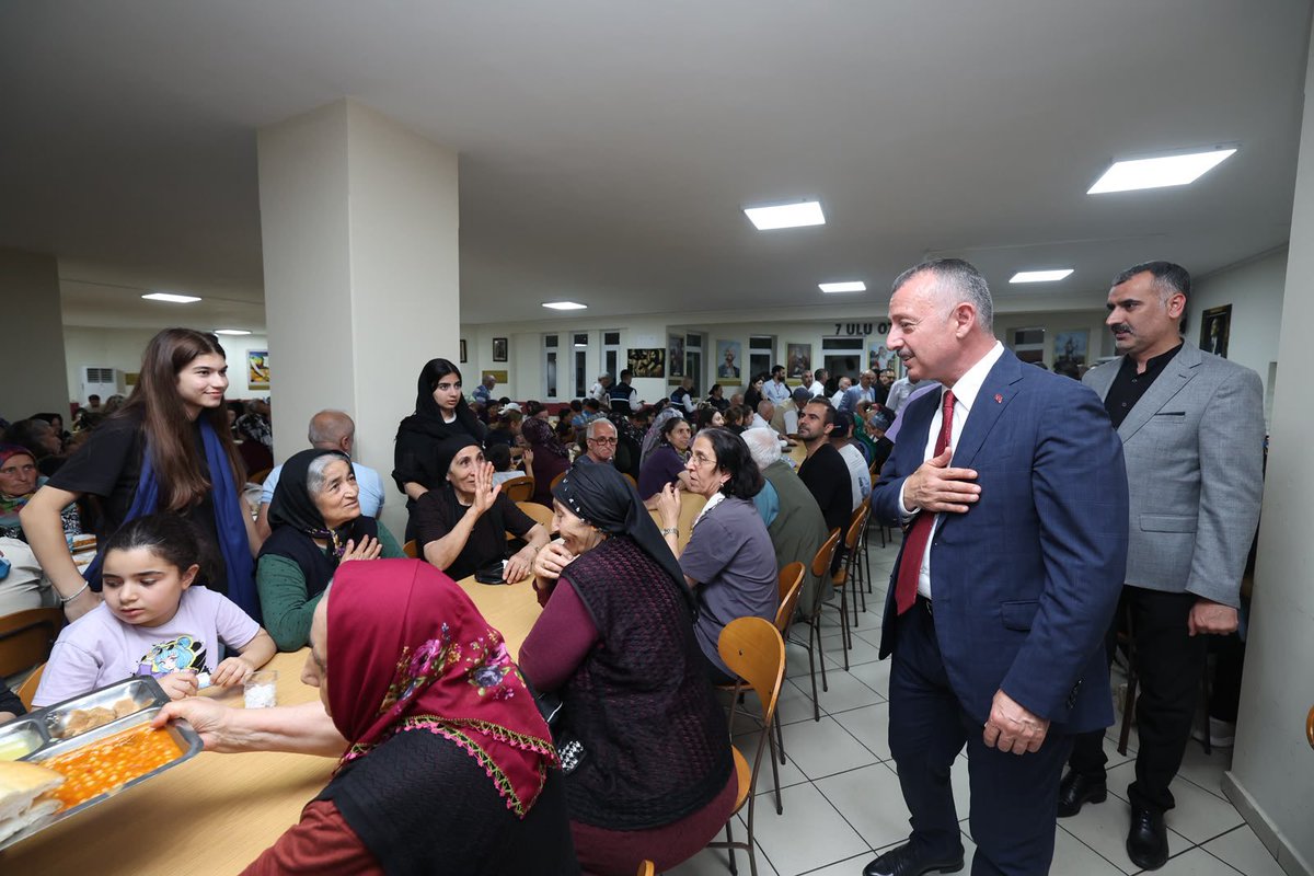 tahirbuyukakin's tweet photo. Çayırova Abdal Musa Cemevi’nde kıymetli canlarımızla bir araya gelerek Muharrem ayı oruç açma programında buluştuk. Paylaştığımız sofranın huzuruyla, birliğimizin ve kardeşliğimizin daim olmasını diliyorum. Tutulan tüm oruçlar ve edilen dualar Hak katında kabul olsun. https://t.co/wBdTaXwsHC
