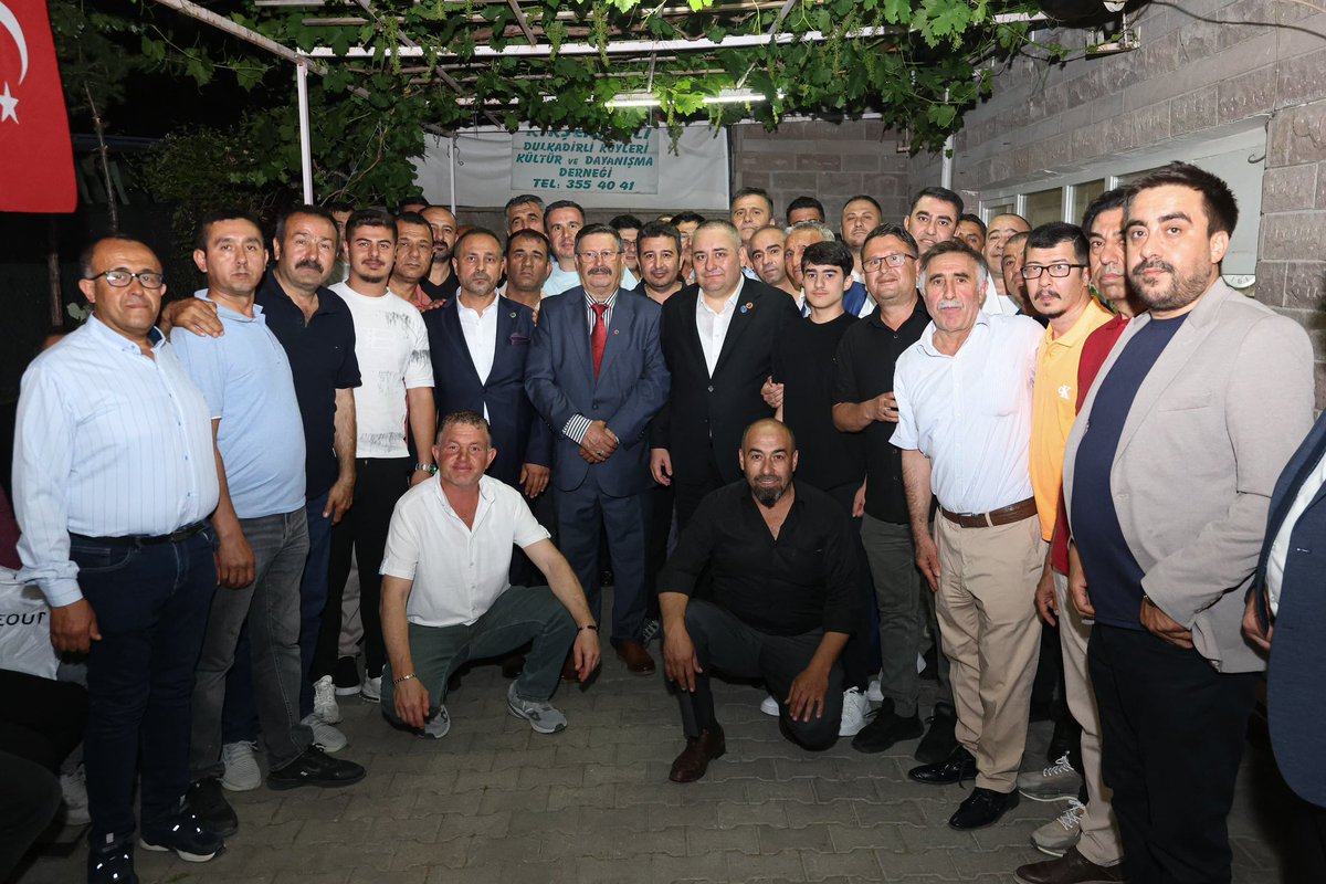 OzarslanMesut's tweet photo. Keçiören Kırşehir Dulkadirliler Köyleri Yardımlaşma ve Dayanışma Derneğimizi ziyaret ederek kıymetli hemşehrilerimizle bir araya geldik. 

Samimi sohbetleri ve misafirperverlikleri için Dernek Başkanımıza, yönetimine ve yiğit Kırşehirlilere teşekkür ediyorum. Birliğimizi ve dayanışmamızı güçlendiren bu güzel buluşmaların daim olmasını diliyor, Kırşehirli hemşehrilerimize selamlarımı iletiyorum.