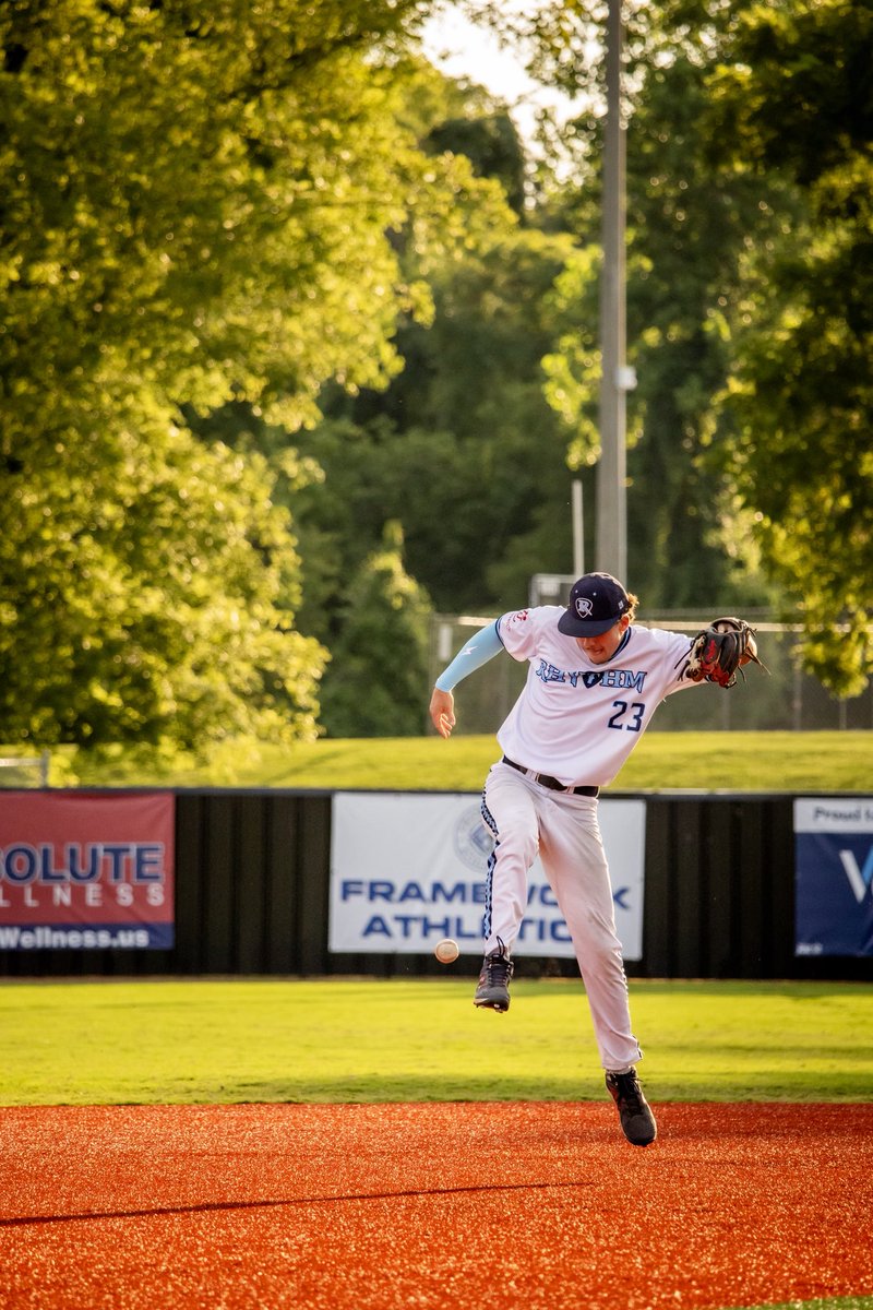 fullcountrhythm's tweet photo. Drakes Creek 💥

The win streak continues. 😎
📸 @goldenbellphotography 

#rhythm #fullcount #collegebaseball #summerbaseball https://t.co/ME7AP3JoTM