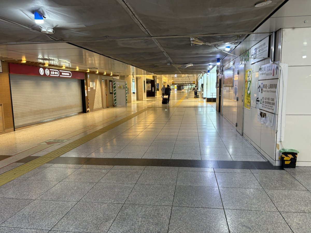 janneriii's tweet photo. がらんとした東京駅も新鮮だけど、これで最後の経験としたいね 結局列車2つで休憩車両やったのか https://t.co/Pzspjkpwuo