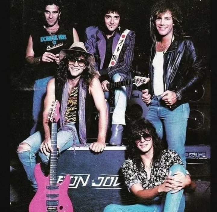 davidfriend8's tweet photo. Good nite #joviland have a brilliant weekend Saturday everyone #jonbonjovi #davidbryan #ticotorres #richiesambora https://t.co/hgi9RBZAgU