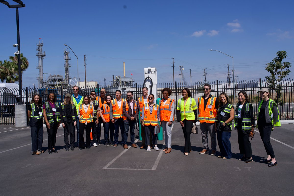 AirResources's tweet photo. Today state leaders &amp; partners celebrated the launch of CA Clean Fuel Reward. Funded with Low Carbon Fuel Standard revenue, it is expected to become the nation’s largest utility rebate program for electric trucks with $250M available this year.

➡️ https://t.co/E9MzSvsjp0 https://t.co/znWWUKoTaG