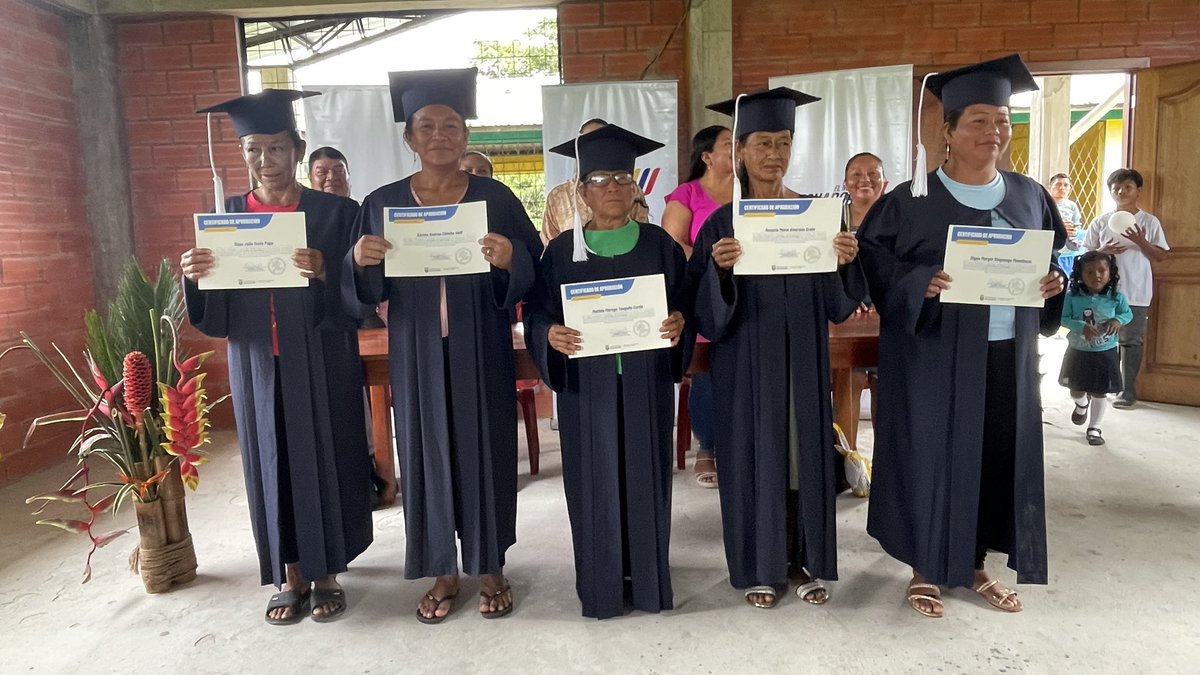 Agricultura_CZ2's tweet photo. #Napo | 34 productores de la Agricultura Familiar Campesina de Puni Bocana, parroquia Misahuallí, culminaron su formación en la Comunidad de Aprendizaje del MAGP y también recibieron sus registros y carnés AFC.

Más capacitación para fortalecer el campo. https://t.co/NHTWdfoKiO