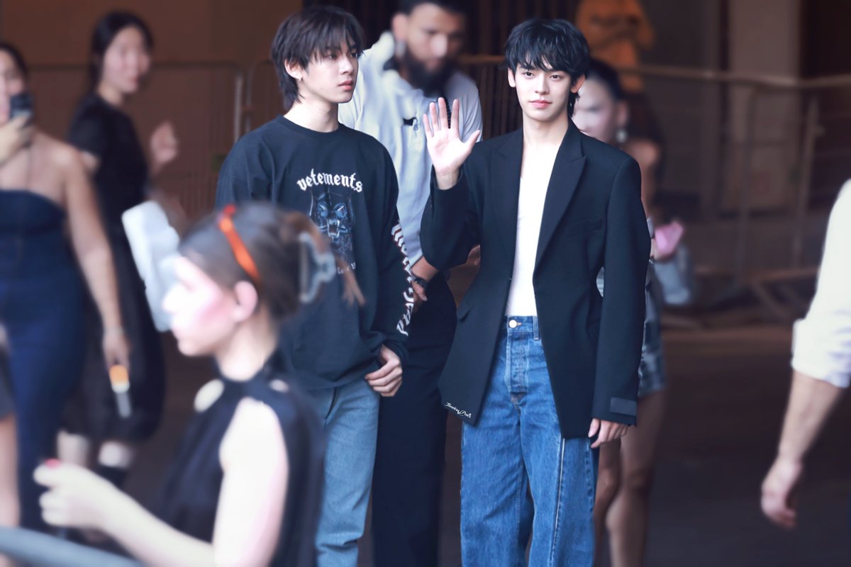 TimelessPaws's tweet photo. Paris, here they come! 🐶🐻‍❄️
So happy for you, my boys — go make it unforgettable.

TTP X VETEMENTS SS27

#VETEMENTSxTeeTeePor 
#twnpich #porsuppakarn #teeteepor 
#VETEMENTS https://t.co/Zw300YVKPQ
