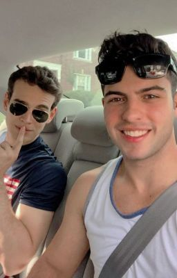 ShadowFandom3's tweet photo. They are going on a date https://t.co/dlNE6G4mbF