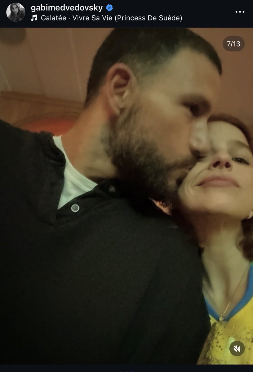 carolanalov's tweet photo. to muito feliz que ela assumiu ele to muito mesmo https://t.co/h1vD9Eo4ls