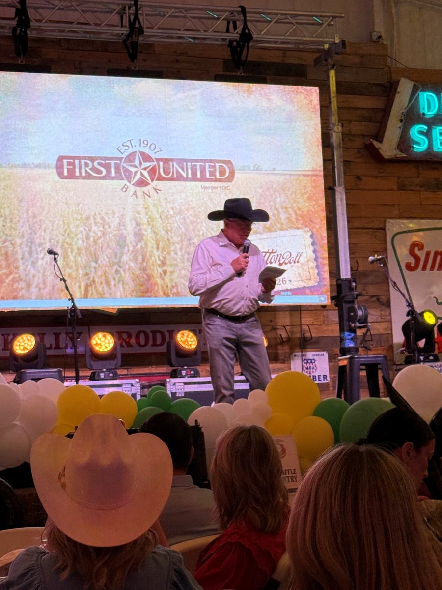 FUBTexas's tweet photo. We were proud to be the presenting sponsor of Cotton Boll! Supporting the communities that feed & fuel our region is the Spirit of West Texas!
#Tag4Swag #SpiritOfWestTexas #CottonBoll #CottonFest https://t.co/nkKjRujM4E